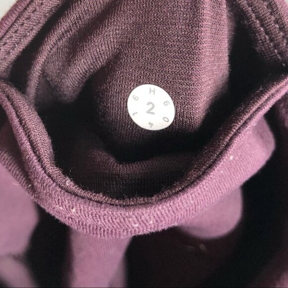 Lululemon Deep‎ Breath Tights in Black  Cherry Size 2 - Picture 9 of 10